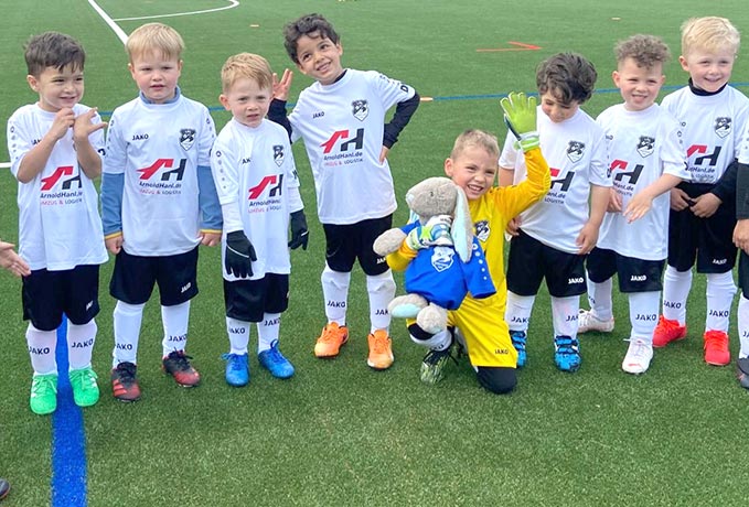 Trikots mit Logo von DMS Arnold & Hanl