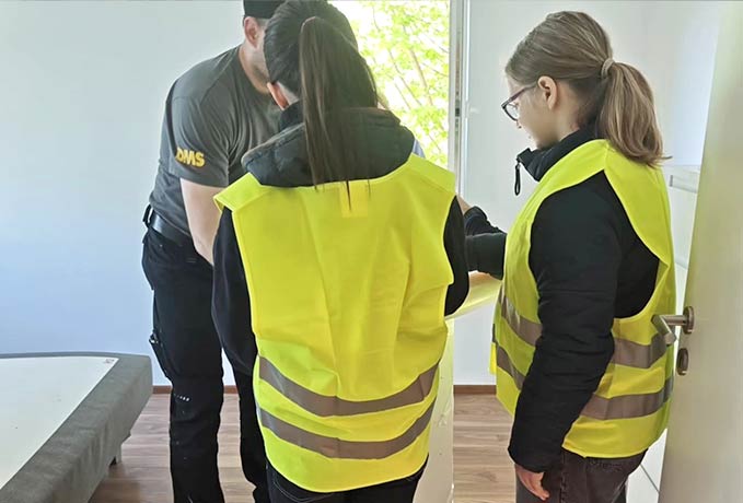 Zwei Mädchen beim Girls’ Day